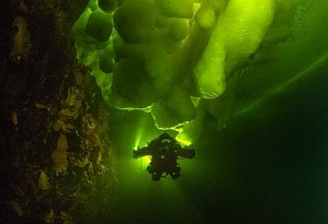 New diving programme - ICE CAVE training - at the Arctic Circle Dive Centre in March 2019