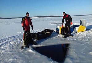 The season of ice diving has started! 